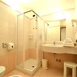 Piccolo Tibet Hotel